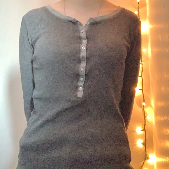 ✨Long Sleeve Button Up Shirt✨ - Picture 4 of 5